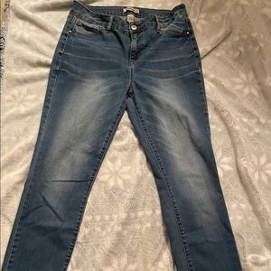 Refuge Skinny Jeans with ripped cuts at the ankle🧡